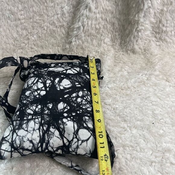 Project Lydia Giraffe Black and White Small crossbody bag . - Picture 10 of 12